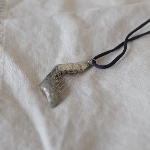 VINTAGE Hammered Silver Pendant Necklace - Picture 2 of 5